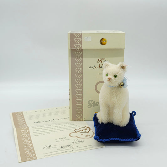 Steiff 420535 Katze auf Nadelkissen weiß 17 cm Jahr 2006