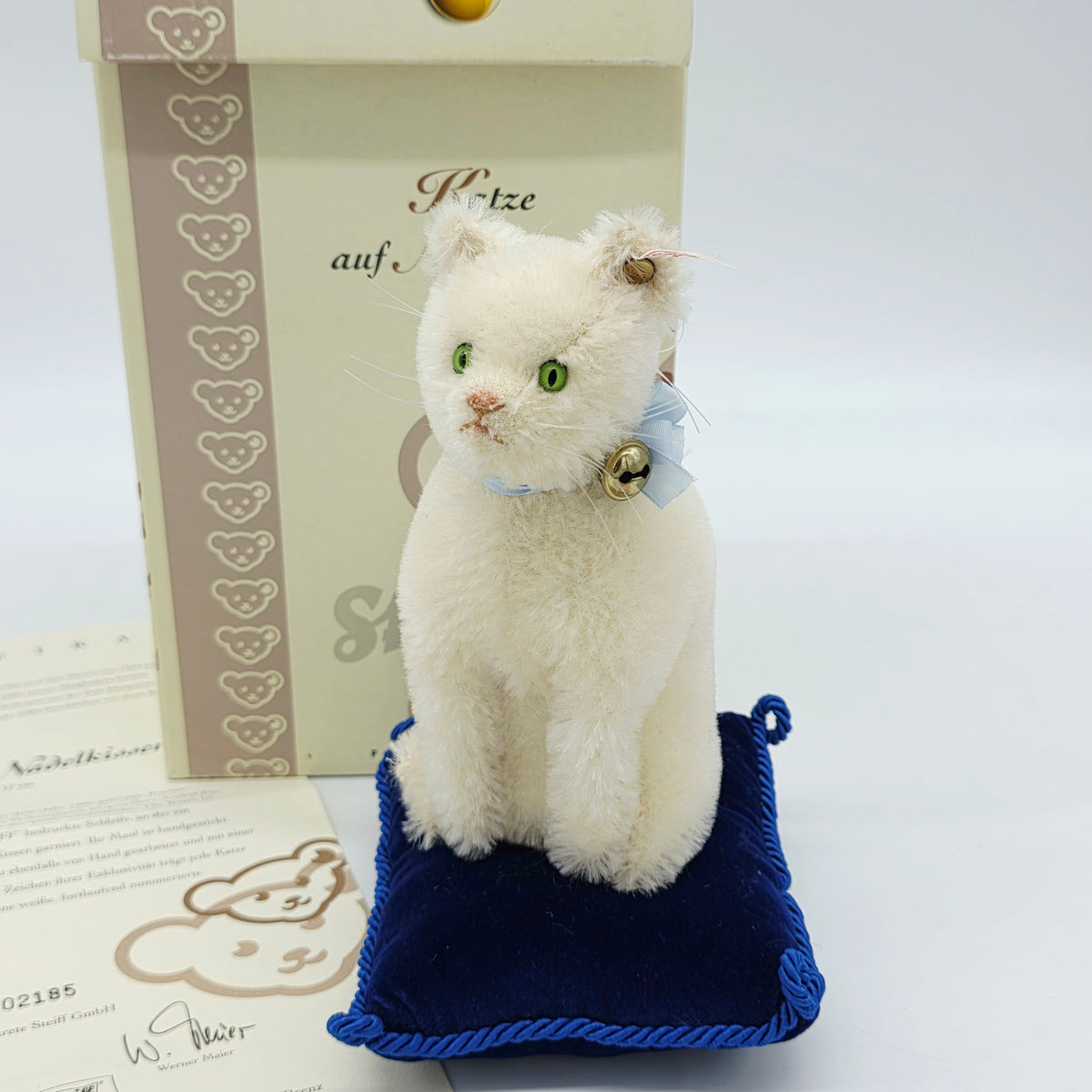 Steiff 420535 Katze auf Nadelkissen weiß 17 cm Jahr 2006
