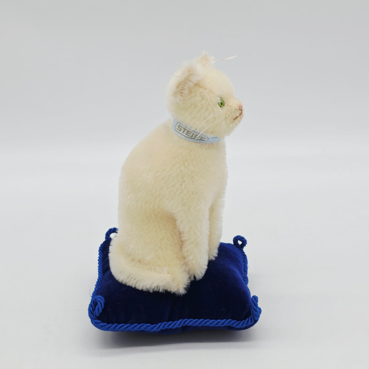 Steiff 420535 Katze auf Nadelkissen weiß 17 cm Jahr 2006