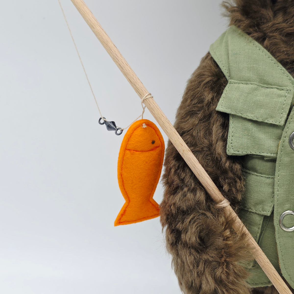 Steiff 651342 Fisherman 32 cm Walt Disney World 1996