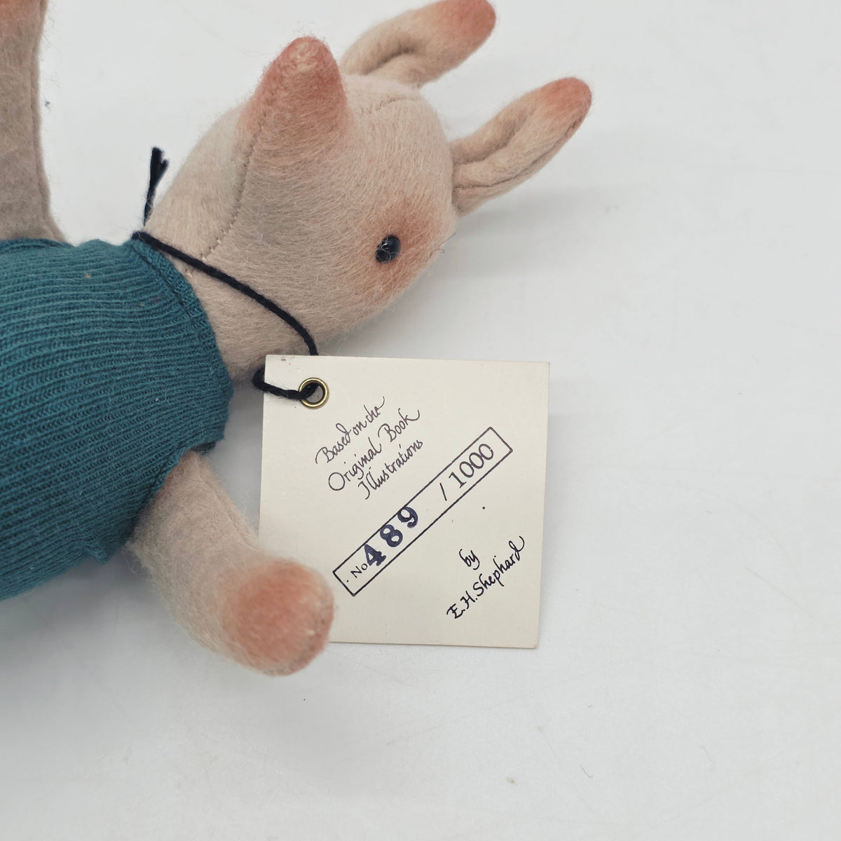 R. John Wright Piglet 12 cm
