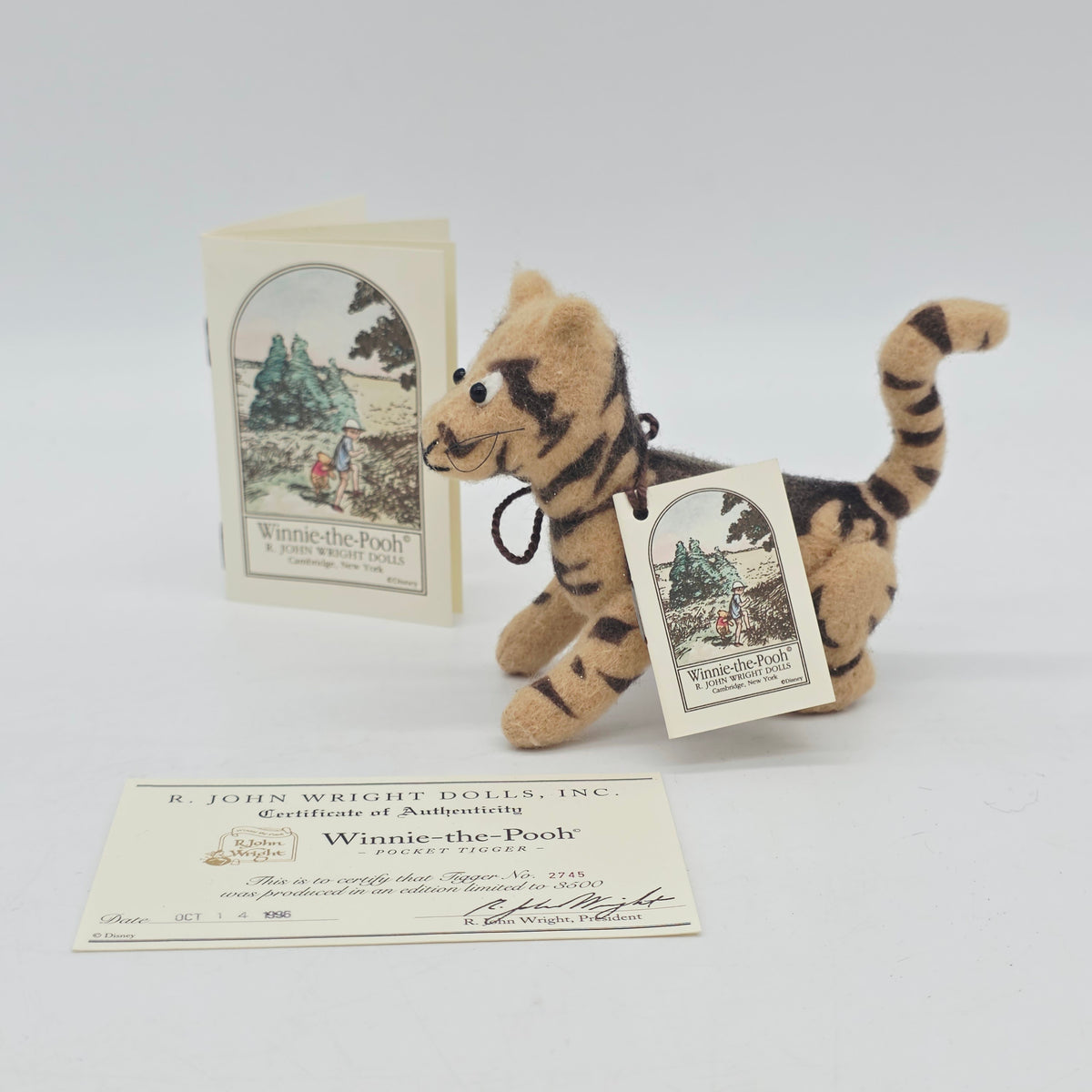 R. John Wright Pocket Tigger Winnie the Pooh 9 cm