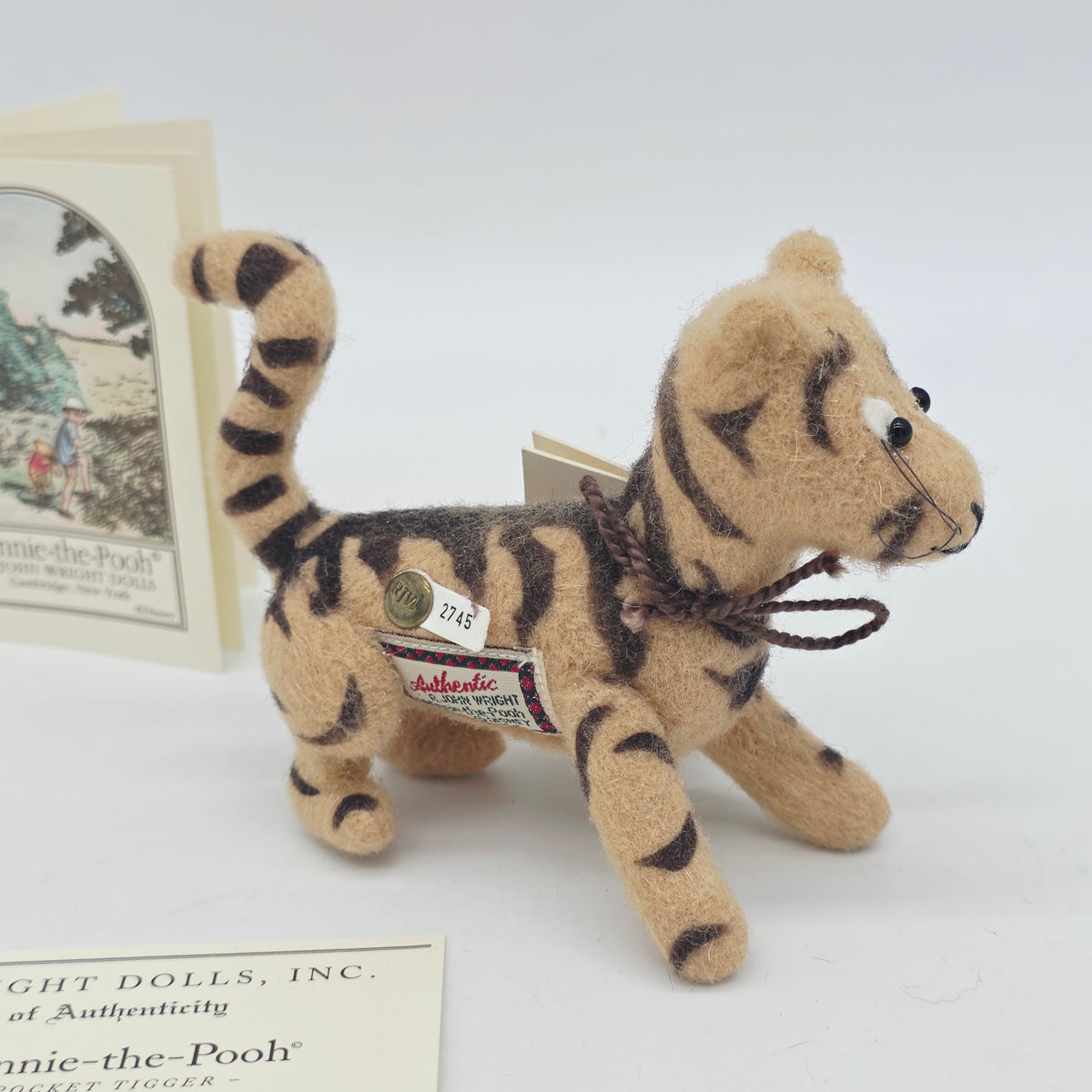 R. John Wright Pocket Tigger Winnie the Pooh 9 cm