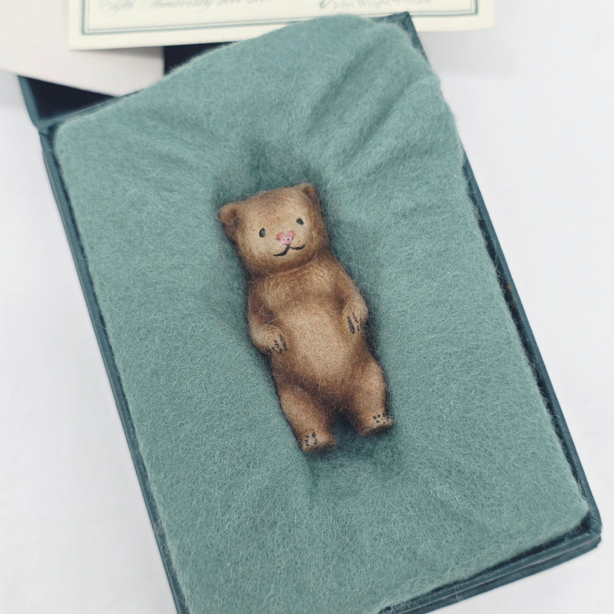 R. John Wright Bear Boutonniere Collector Club Exclusive 5 cm