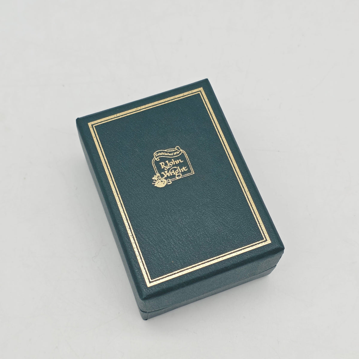 R. John Wright Bear Boutonniere Collector Club Exclusive 5 cm