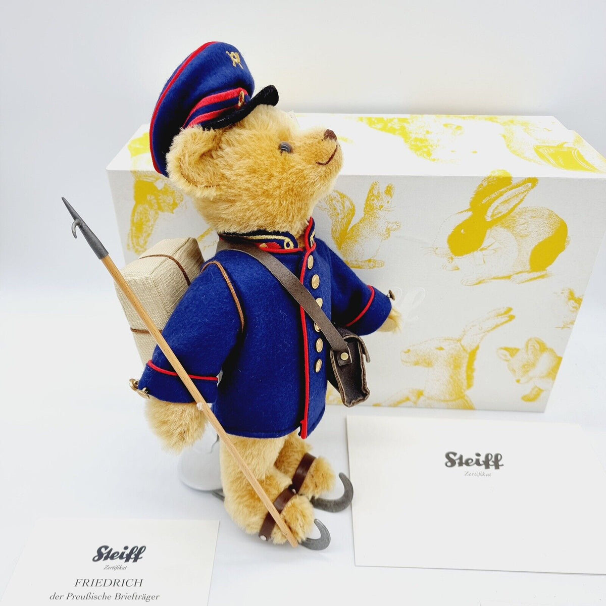 Steiff 994487 Postbär Friedrich der Preußische Briefträger Bär