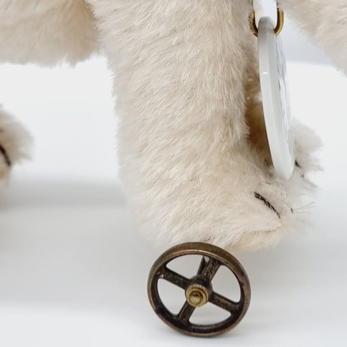 Steiff 420177 Eisbär auf Rädern 22 cm Club Edition 1999 mit Porzellanmarke