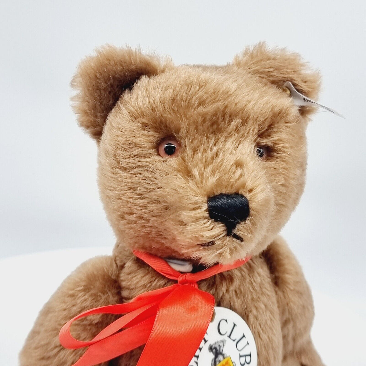 Steiff 420245 Edition 2001 Teddybär 35 cm mit Schleife und Porzellan-Marke