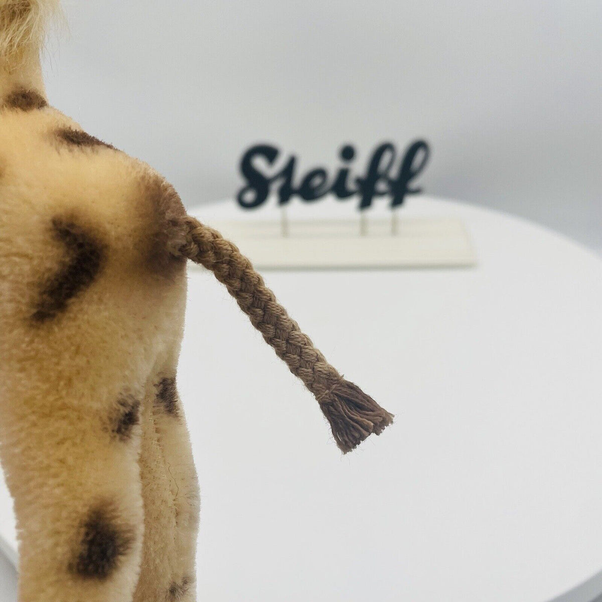 Steiff Giraffe Greta 068058 22cm Mohair