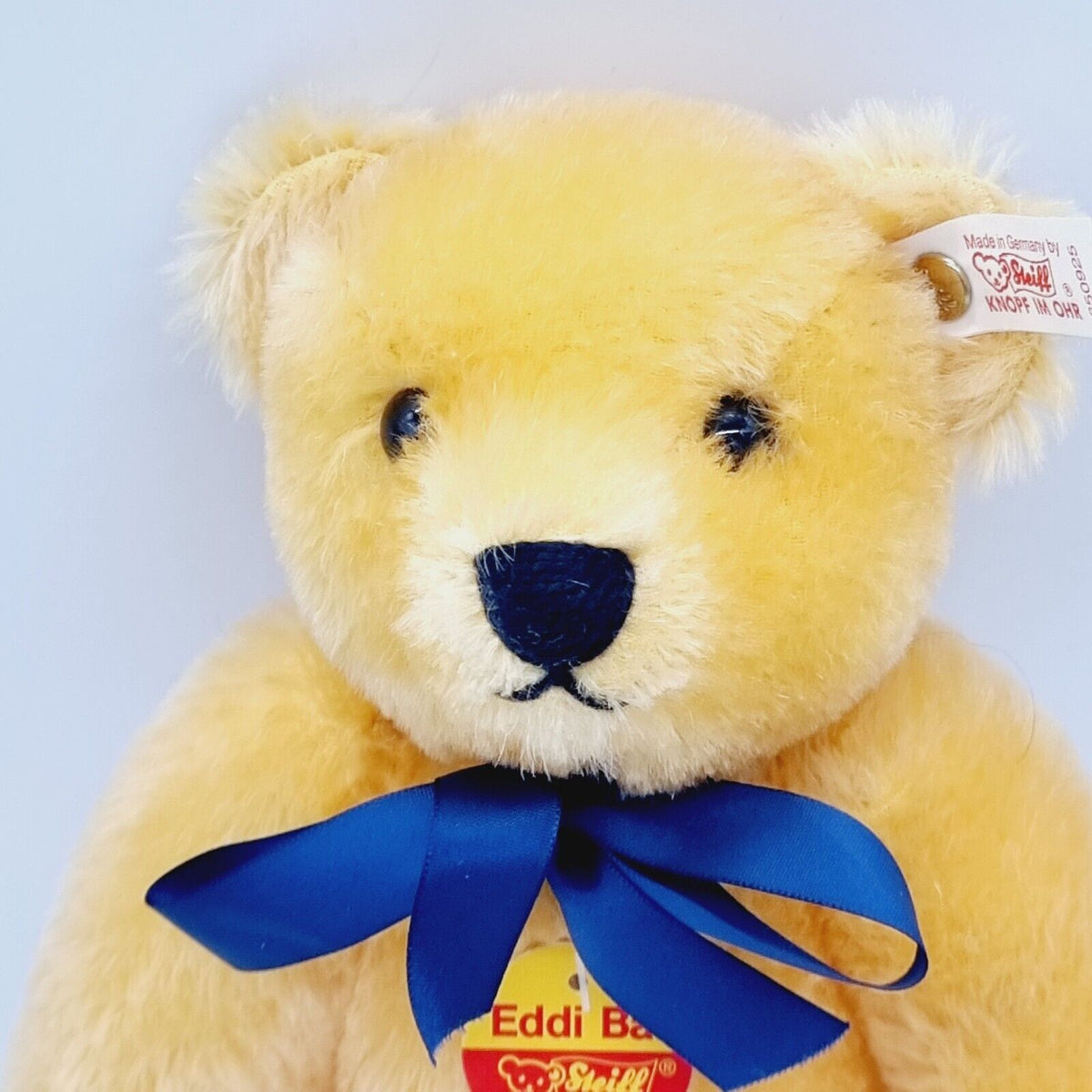 Steiff 650925 Teddybär Eddi Spiel und Spaß mit blauer Schleife