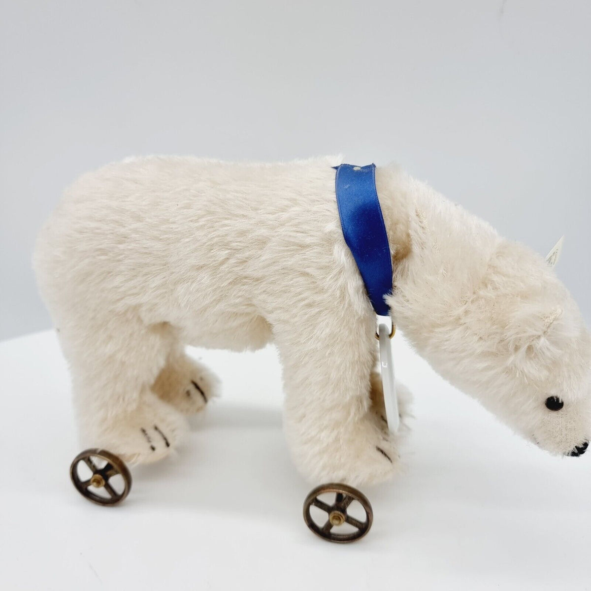 Steiff 420177 Eisbär auf Rädern 22 cm Club Edition 1999 mit Porzellanmarke