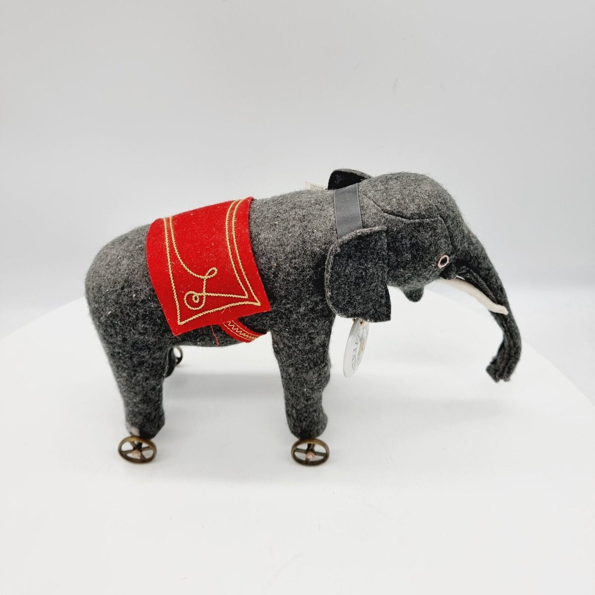 Steiff 420115 Filzelefant auf Rädern Replica Club Edition 1997 / 1998