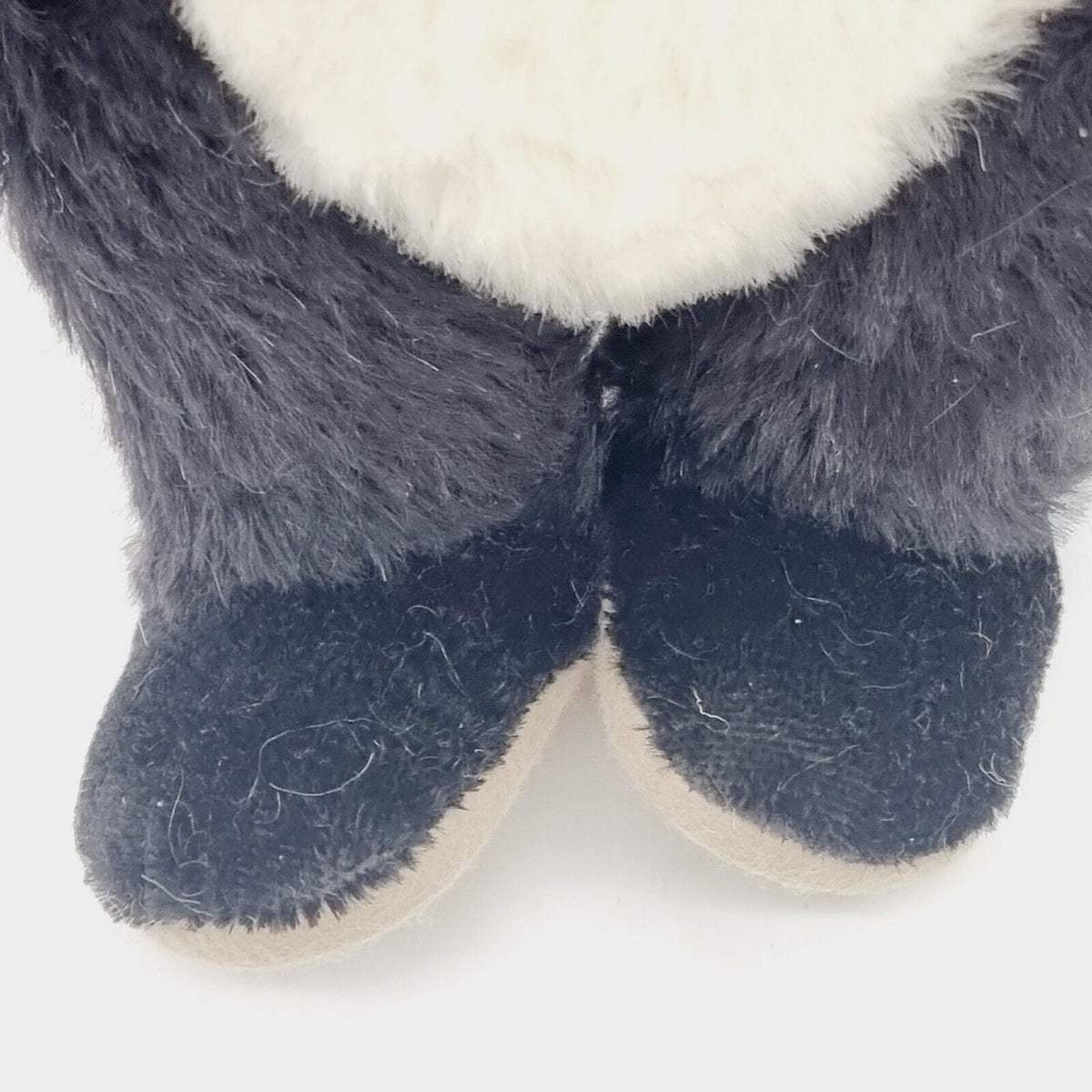 Steiff 408304 Panda Bär Replica 1938 mit Stimme 28 cm rote Schleife