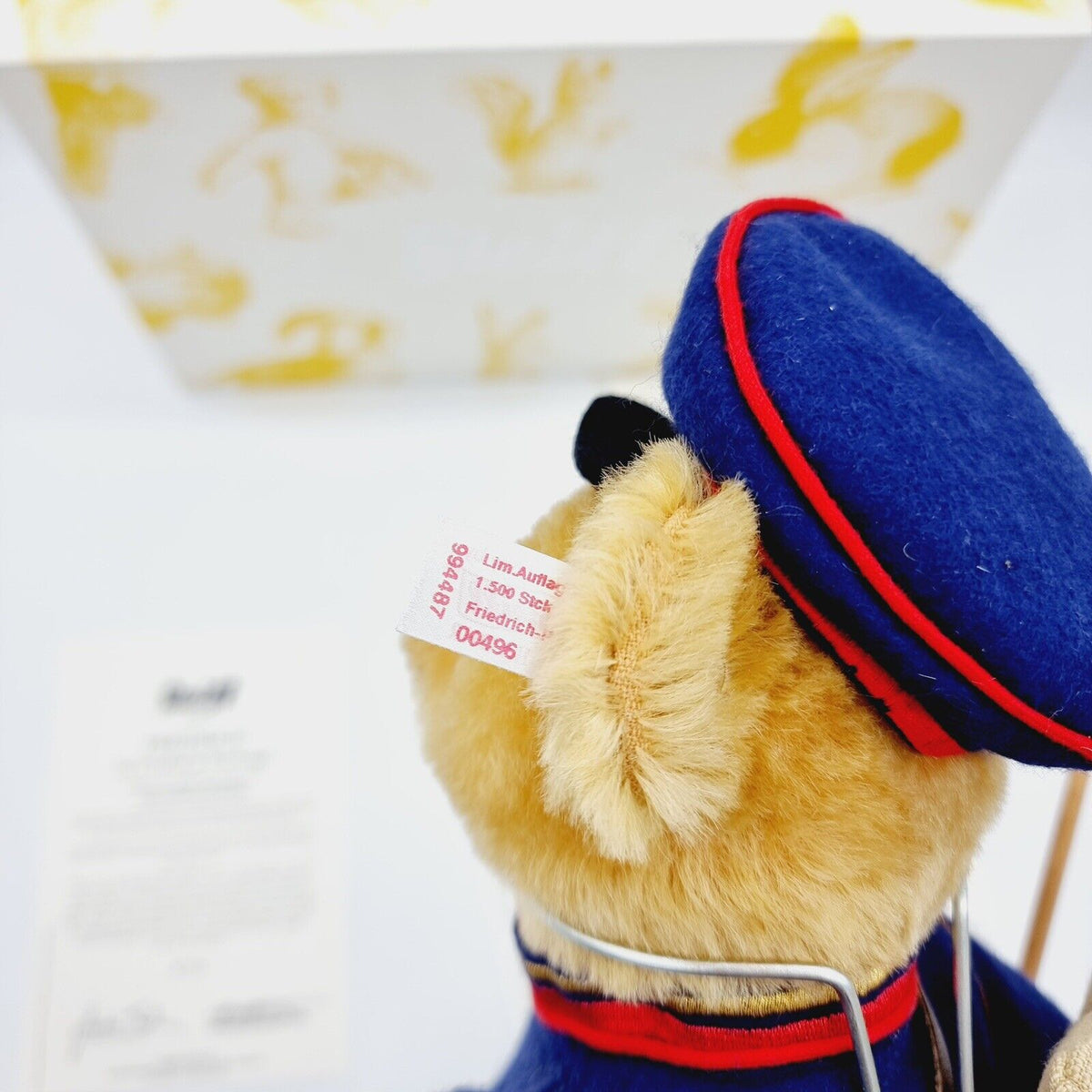 Steiff 994487 Postbär Friedrich der Preußische Briefträger Bär