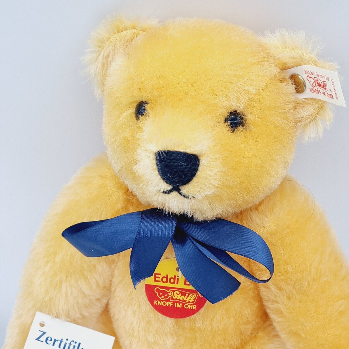 Steiff 650925 Teddybär Eddi Spiel und Spaß mit blauer Schleife