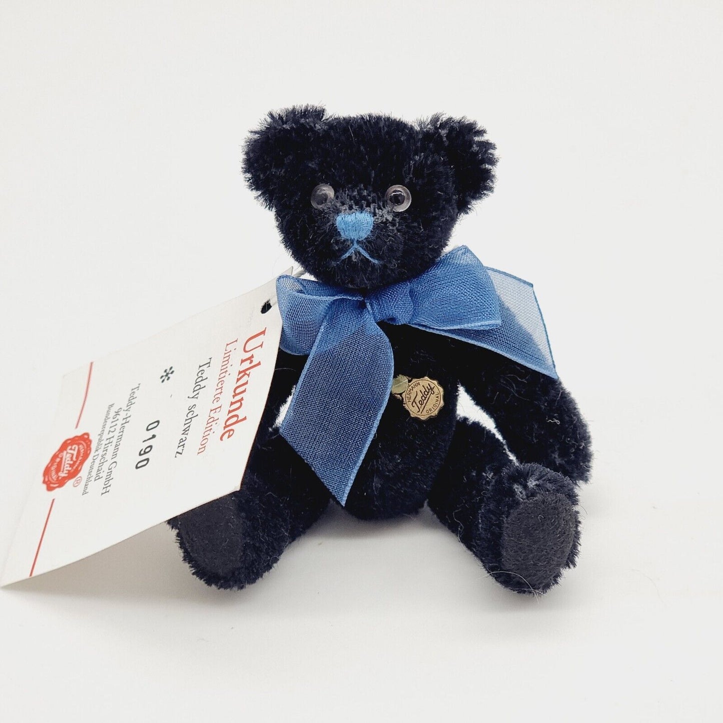 Hermann Teddy Miniatur 10 cm schwarz mit blauer Schleife Nr. 0190