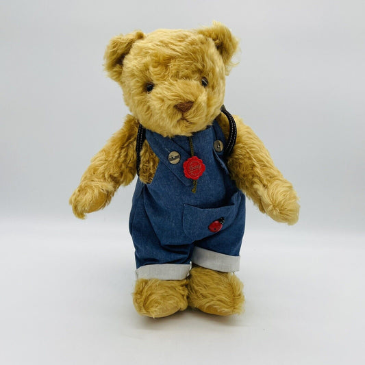 Hermann Coburg Teddybär mit Latzhose, Rucksack und Marienkäfer mit Siegelmarke