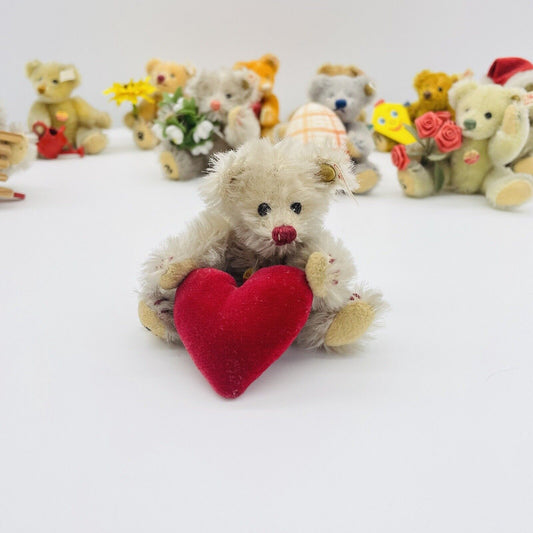 Steiff Teddybär Februar mit Herz aus dem Ewigen Kalender 027307 Mohair