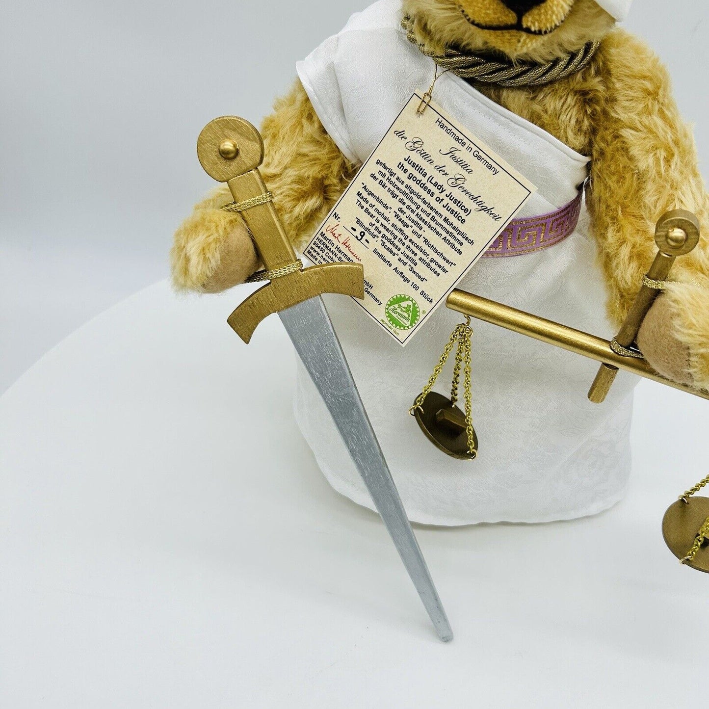 Hermann Coburg Teddybär Justitia - Die Göttin der Gerechtigkeit limitiert 100