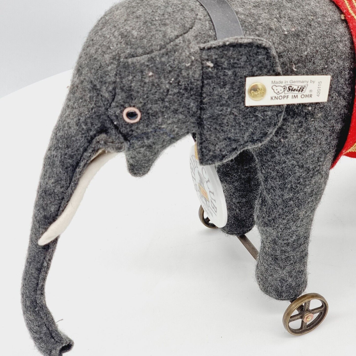Steiff 420115 Filzelefant auf Rädern Replica Club Edition 1997 / 1998