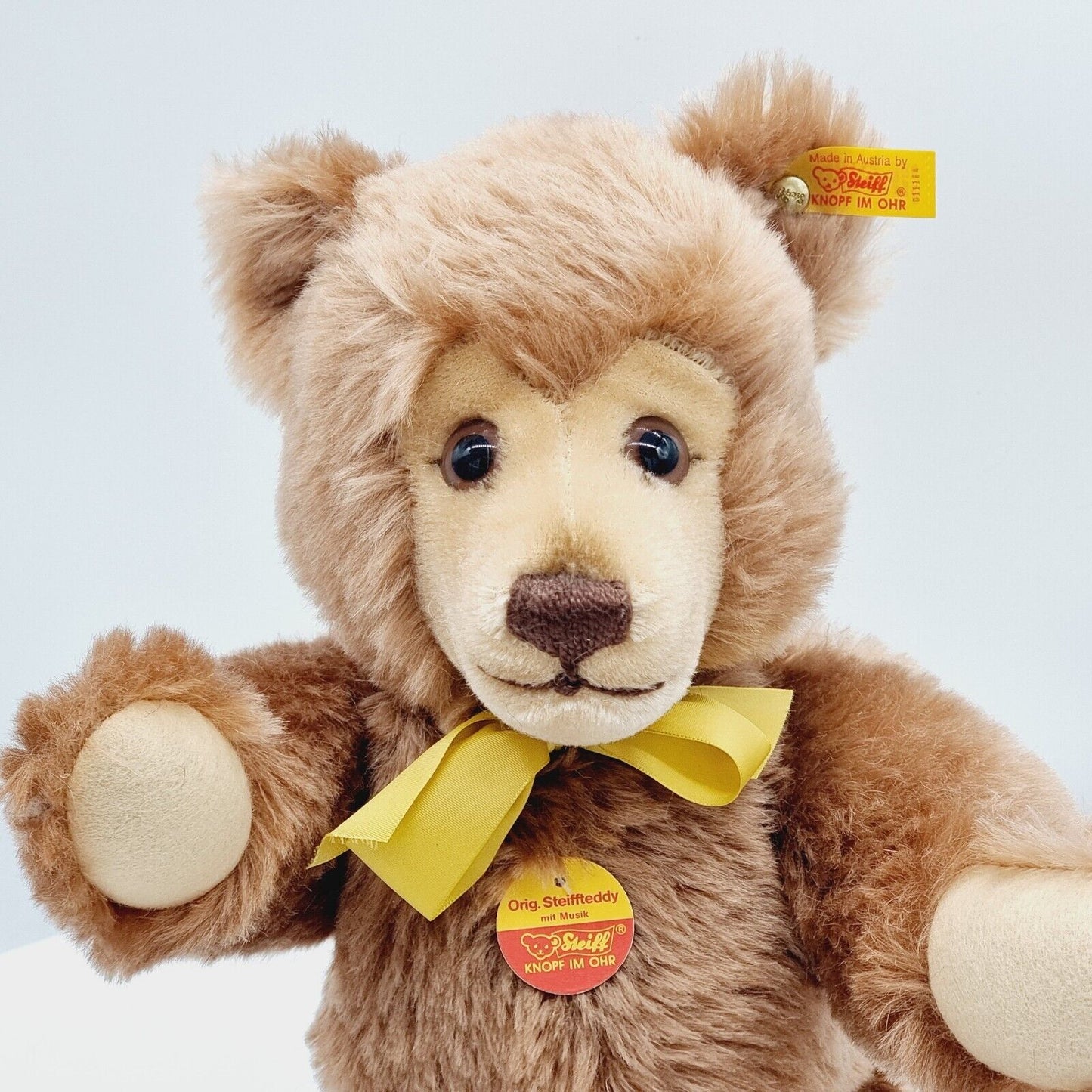 Steiff 011184 Teddybär mit Musikwerk und Schleife 39 cm