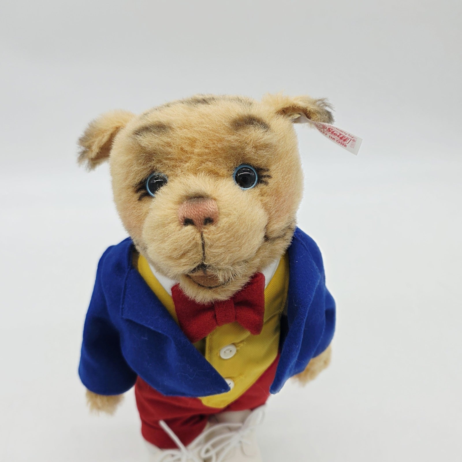8895930