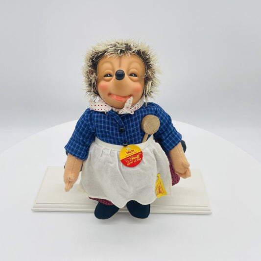 Steiff Micki nach Diehl Film 350658 Mecki Frau mit Kochlöffel