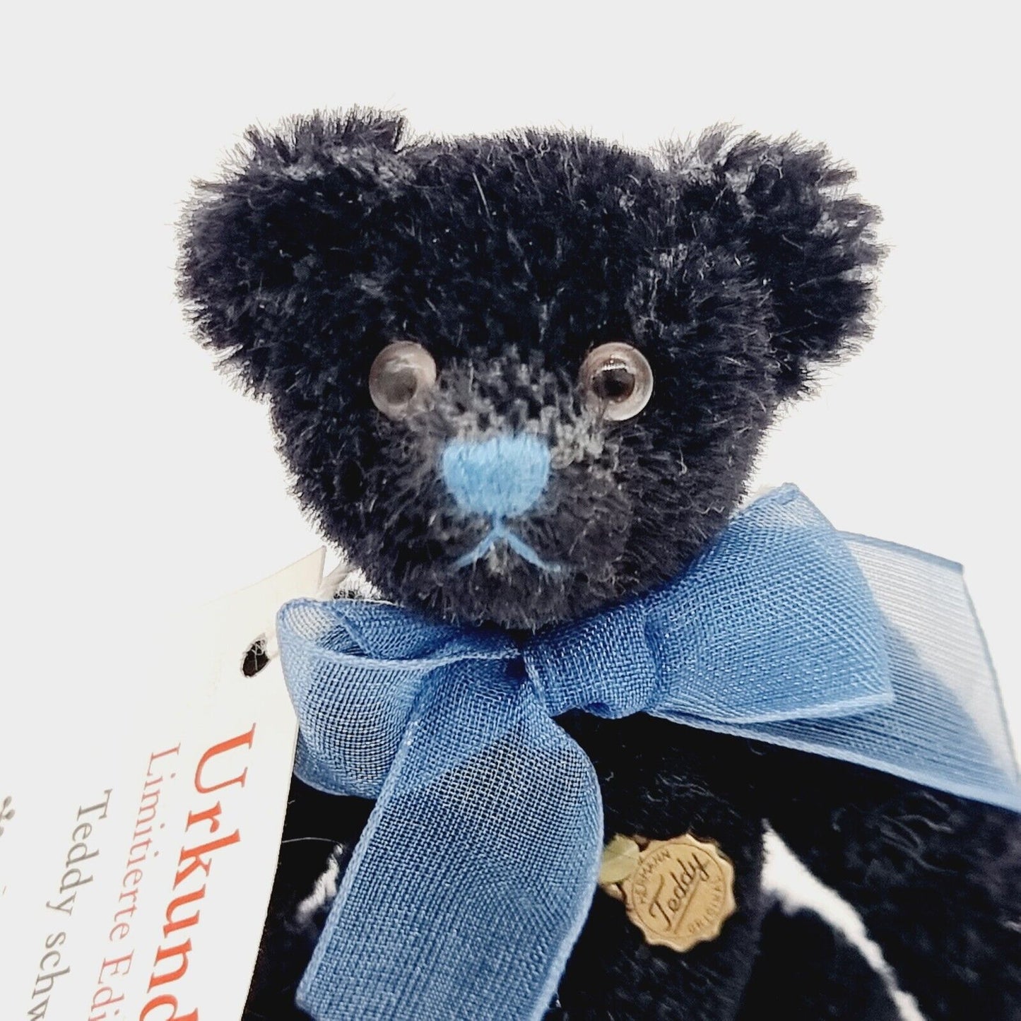 Hermann Teddy Miniatur 10 cm schwarz mit blauer Schleife Nr. 0190