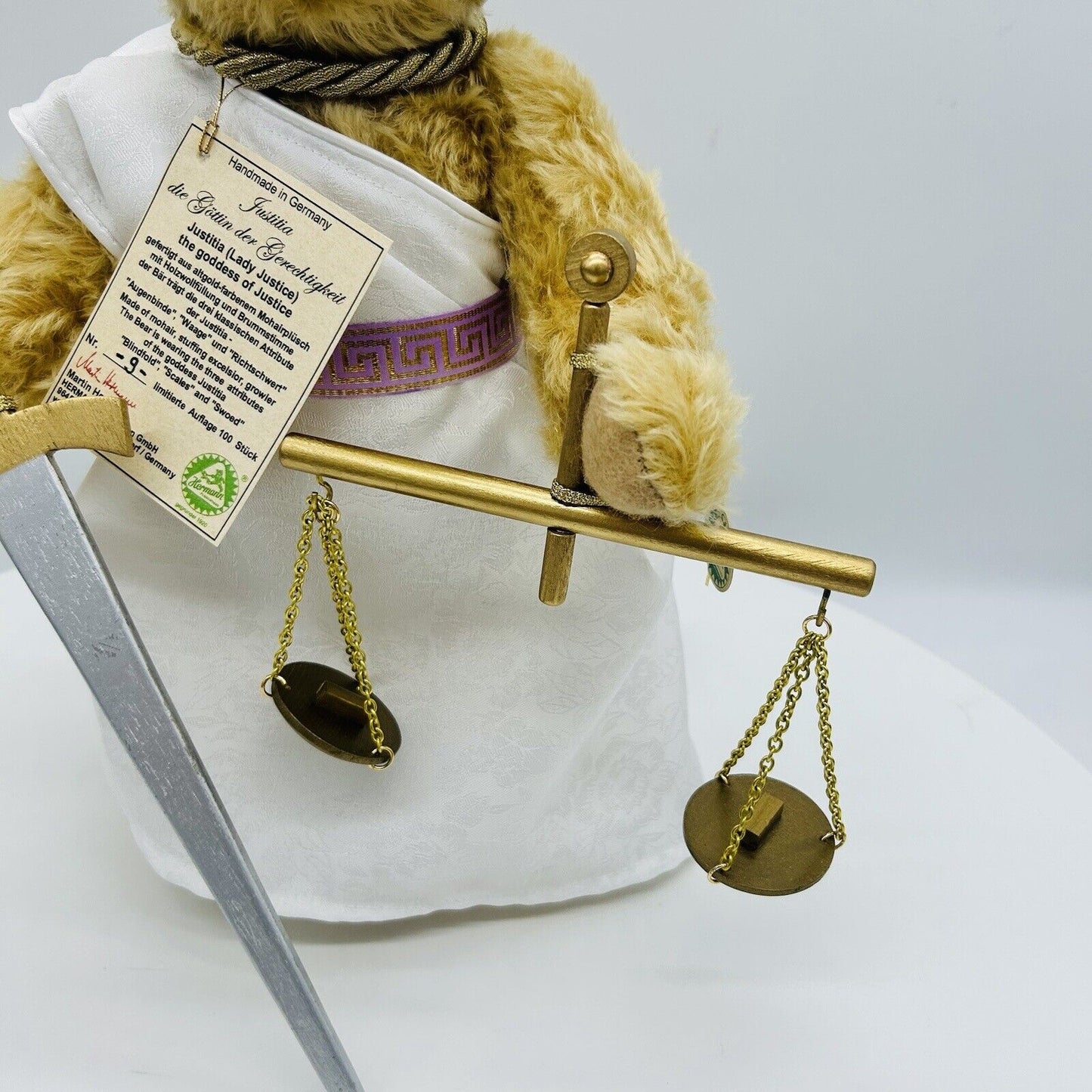 Hermann Coburg Teddybär Justitia - Die Göttin der Gerechtigkeit limitiert 100