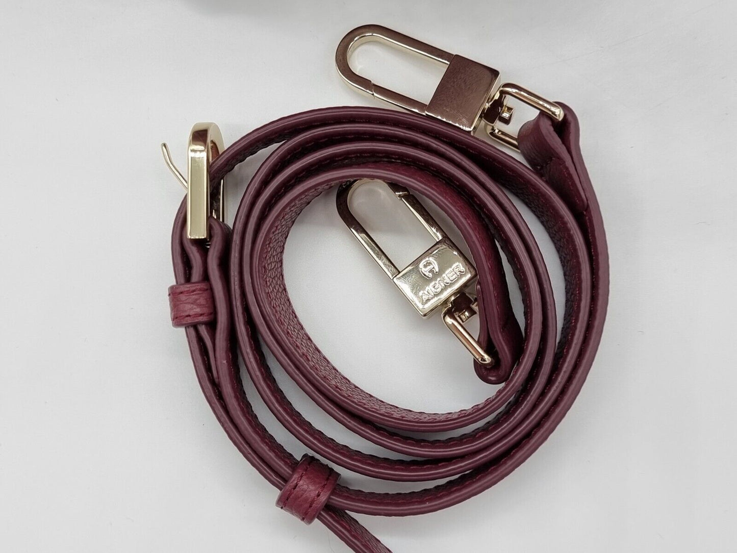 Aigner Handtasche Burgundy Gold Hardware Designertasche Neu mit Etikett