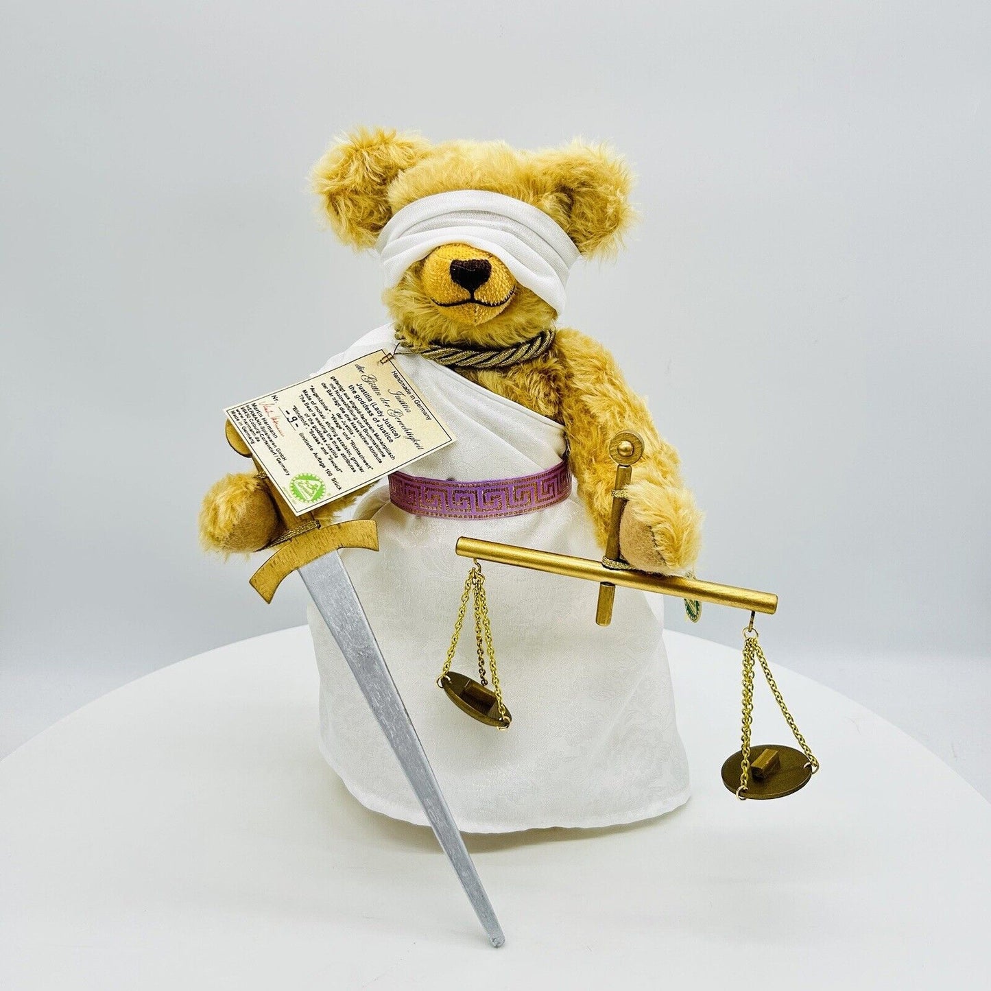 Hermann Coburg Teddybär Justitia - Die Göttin der Gerechtigkeit limitiert 100