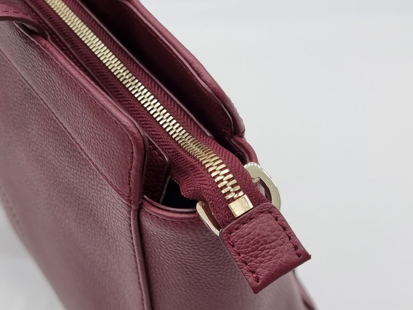Aigner Handtasche Burgundy Gold Hardware Designertasche Neu mit Etikett