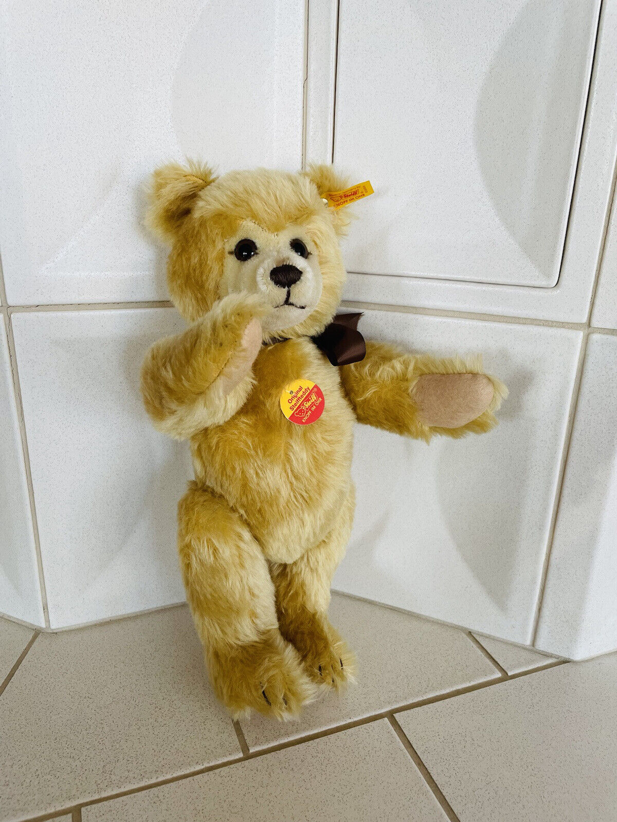 Steiff Teddybär Original mit Stimme 36 cm inkl. Fahne und Knopf im Ohr 010354