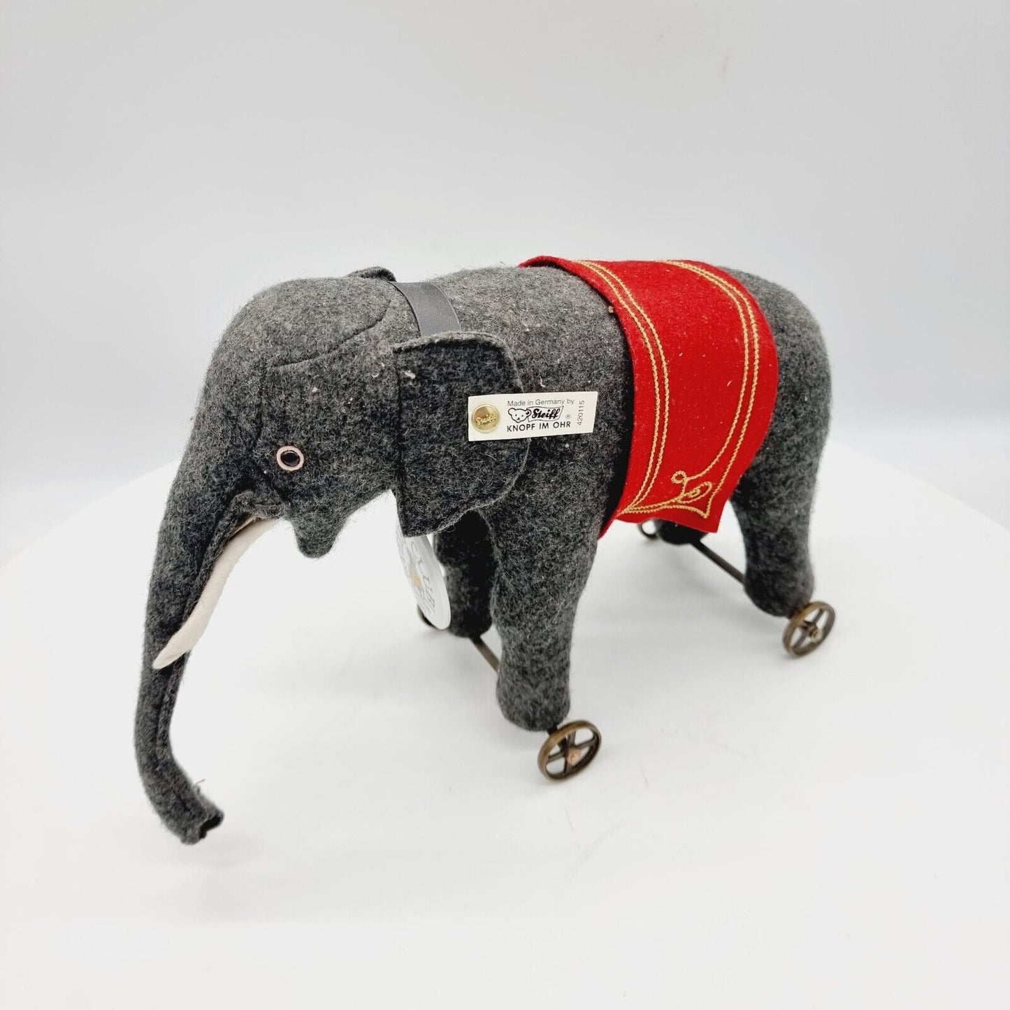 Steiff 420115 Filzelefant auf Rädern Replica Club Edition 1997 / 1998