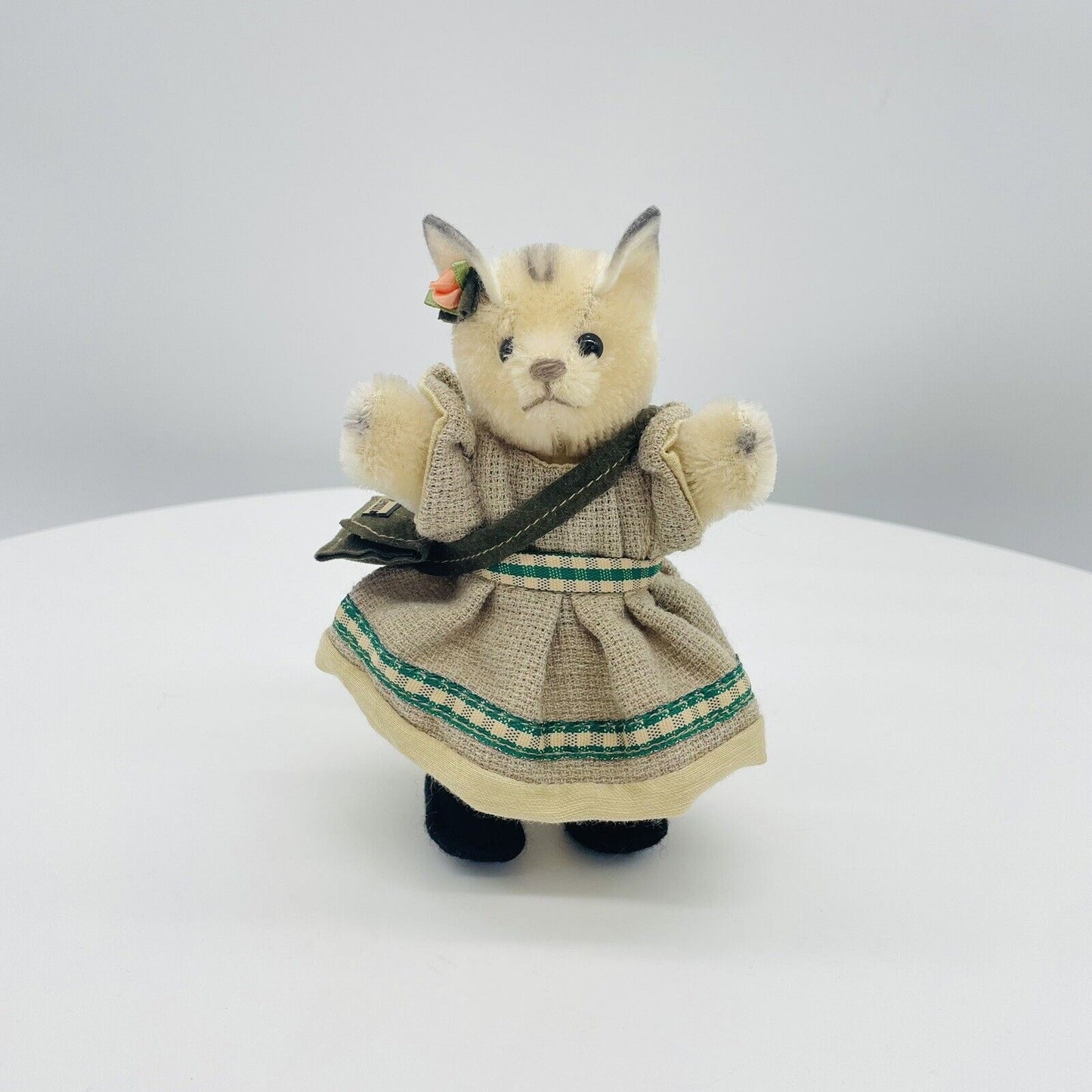 Hermann Coburg seltene Stehkatze mit Umhängetasche 14cm Mohair