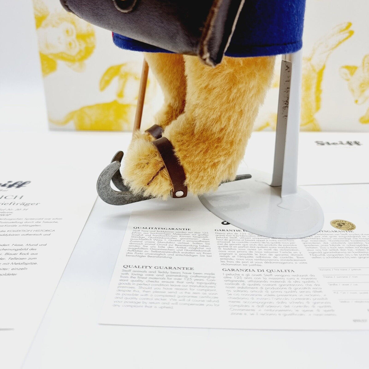 Steiff 994487 Postbär Friedrich der Preußische Briefträger Bär