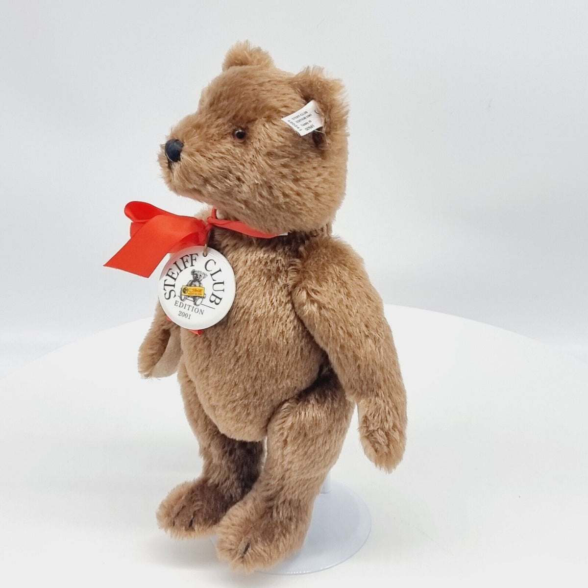 Steiff 420245 Edition 2001 Teddybär 35 cm mit Schleife und Porzellan-Marke