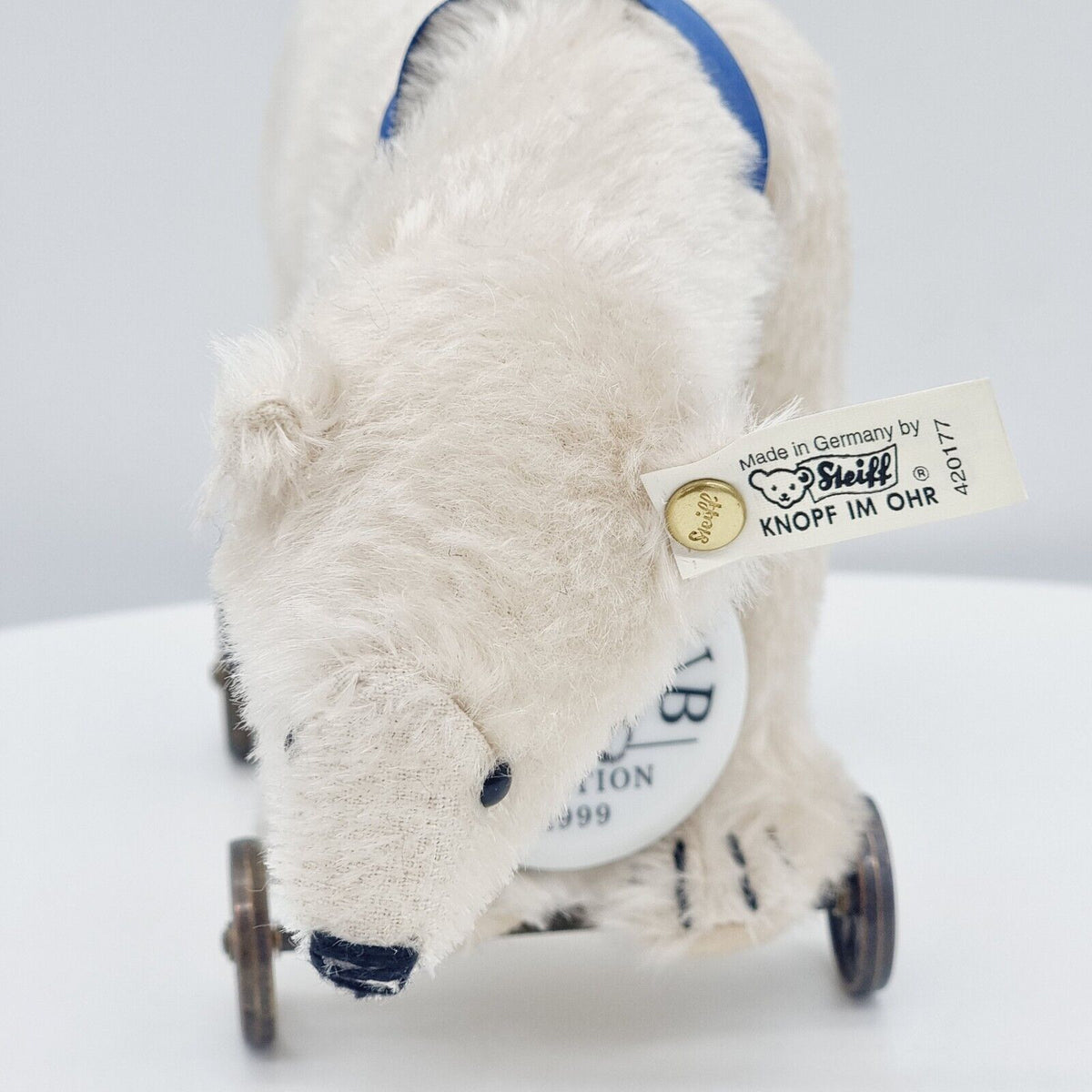 Steiff 420177 Eisbär auf Rädern 22 cm Club Edition 1999 mit Porzellanmarke