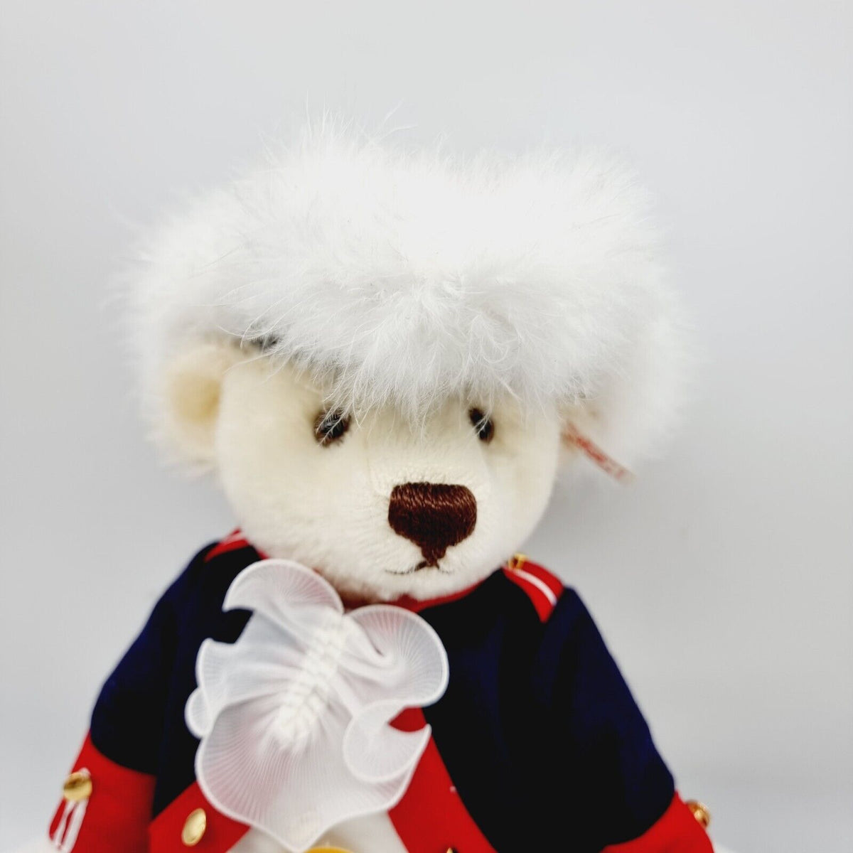 Steiff 670169 Deutschland Teddybär Funkenmariechen limitiert auf 2000 Exemplar