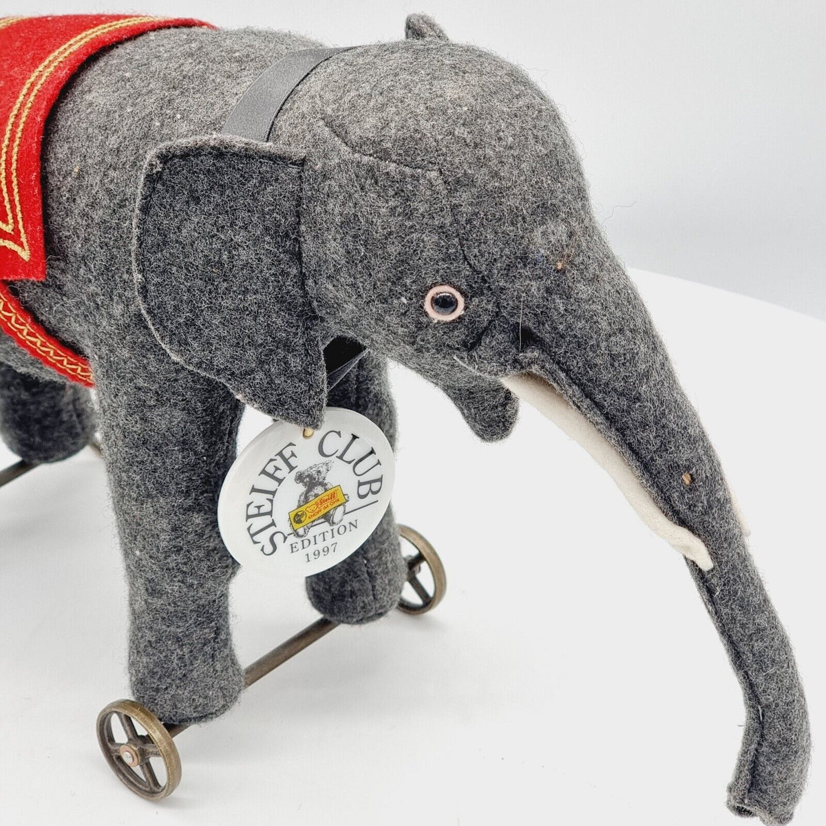 Steiff 420115 Filzelefant auf Rädern Replica Club Edition 1997 / 1998