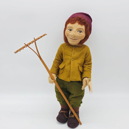 R. John Wright Paddy Puppe mit Rechen
