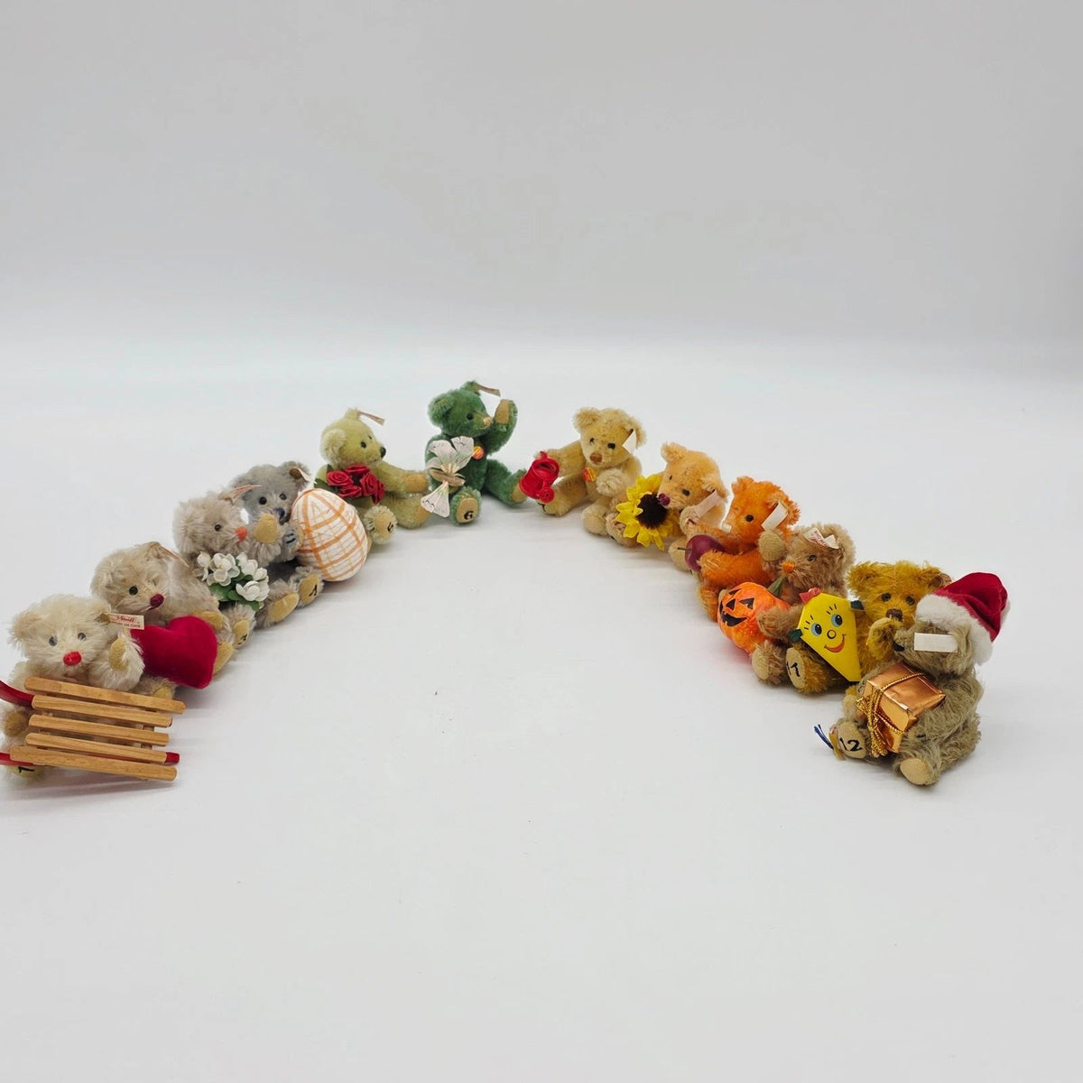 Steiff Ewiger Kalender Bienenstock 12 Monatsbären limitiert 2001 10 cm