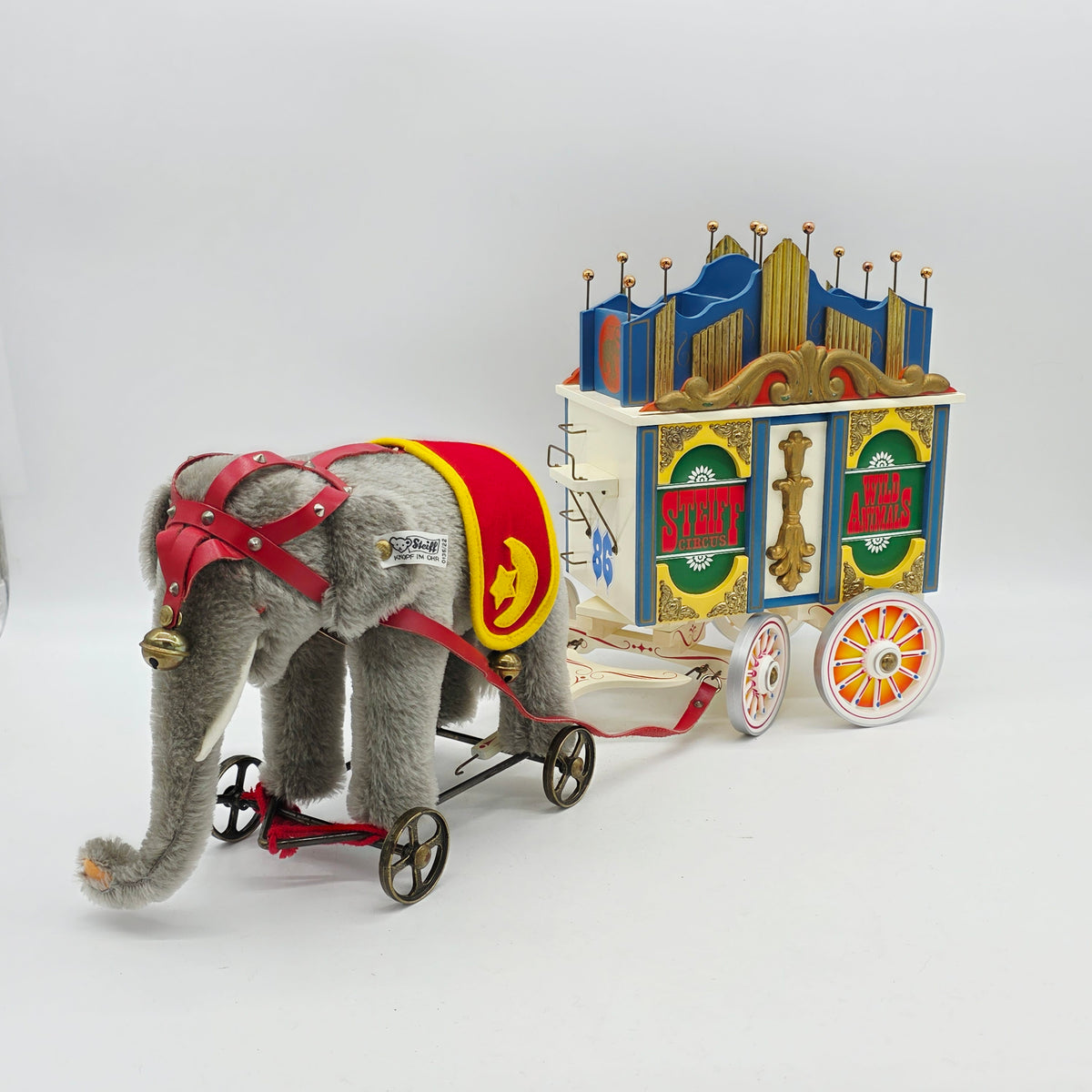 Steiff 0135/22 Elefant auf Rädern mit Zirkuswagen