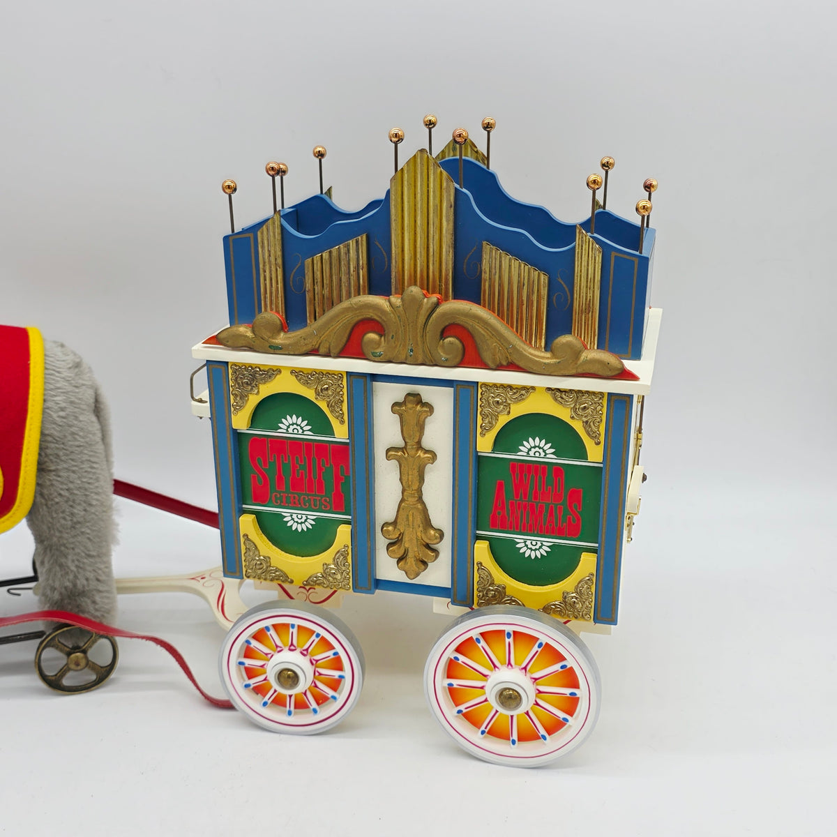 Steiff 0135/22 Elefant auf Rädern mit Zirkuswagen