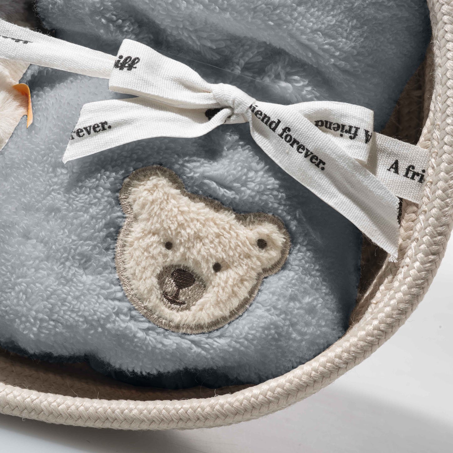Steiff 242977 Geschenkset Lio Pinguin mit Rassel und Latz