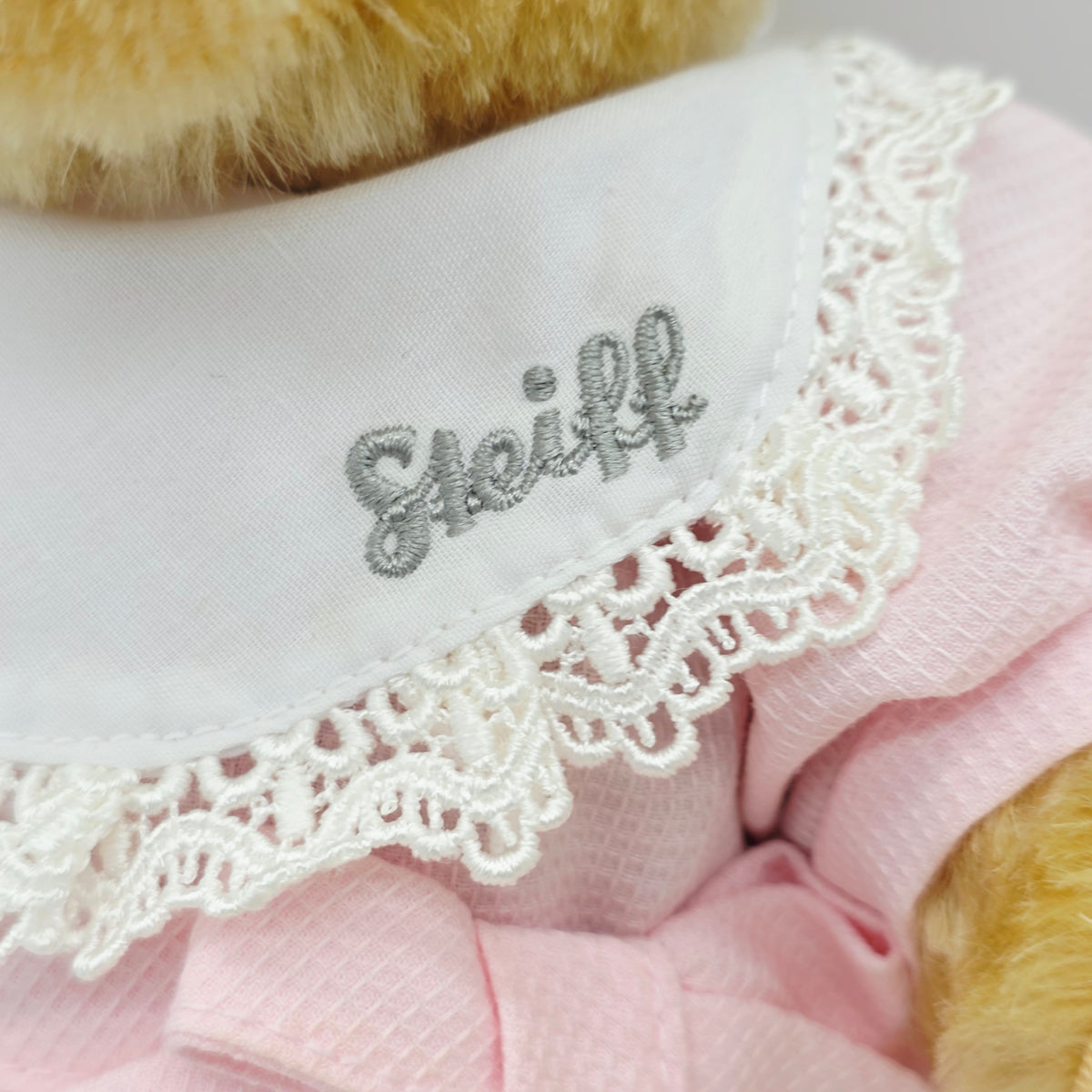 Steiff 675751 Royal Baby Teddy 100 Years Jahr 2002 limitiert